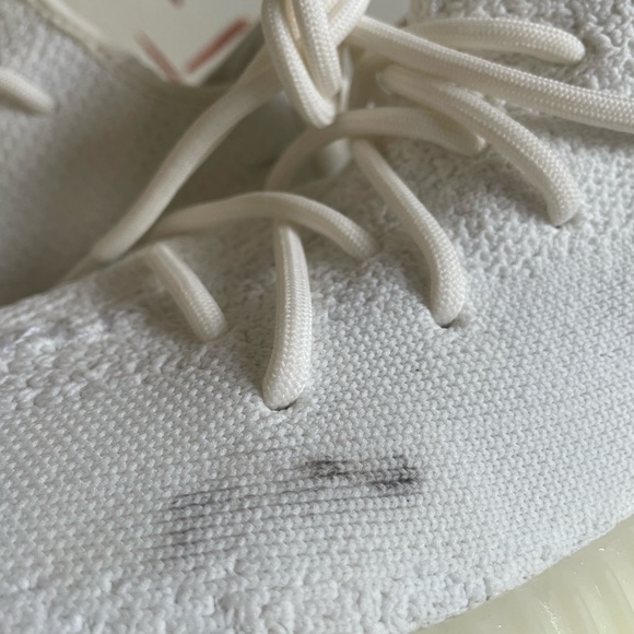 Yeezy Boost 350 V2, Cream White/Triple White - Picture 9 of 9